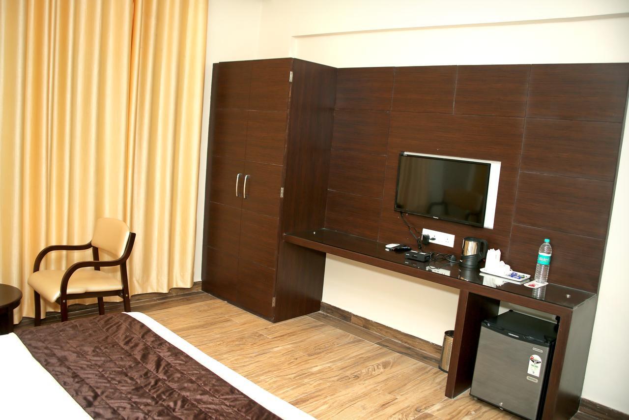 Hotel Lavanya Palace Ratlām Zewnętrze zdjęcie