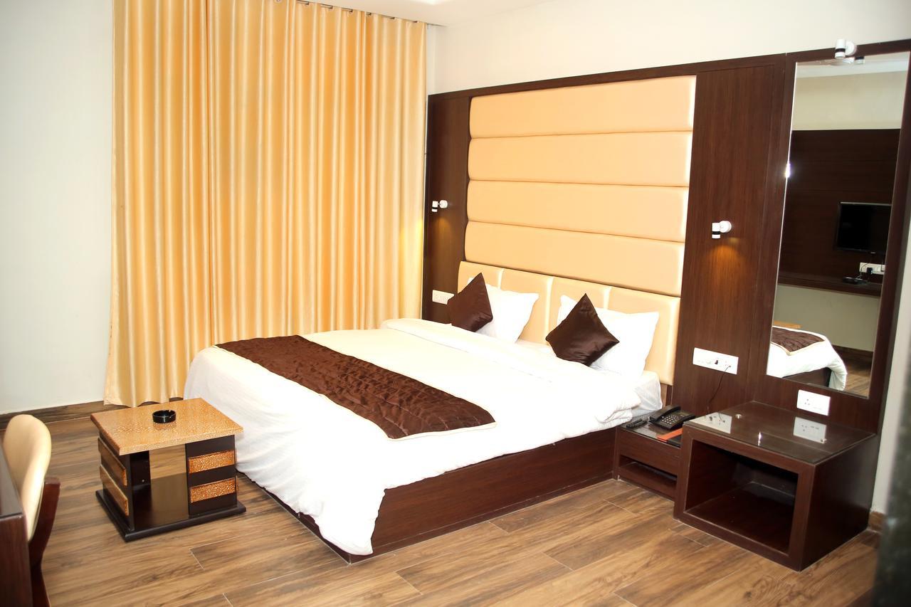 Hotel Lavanya Palace Ratlām Zewnętrze zdjęcie