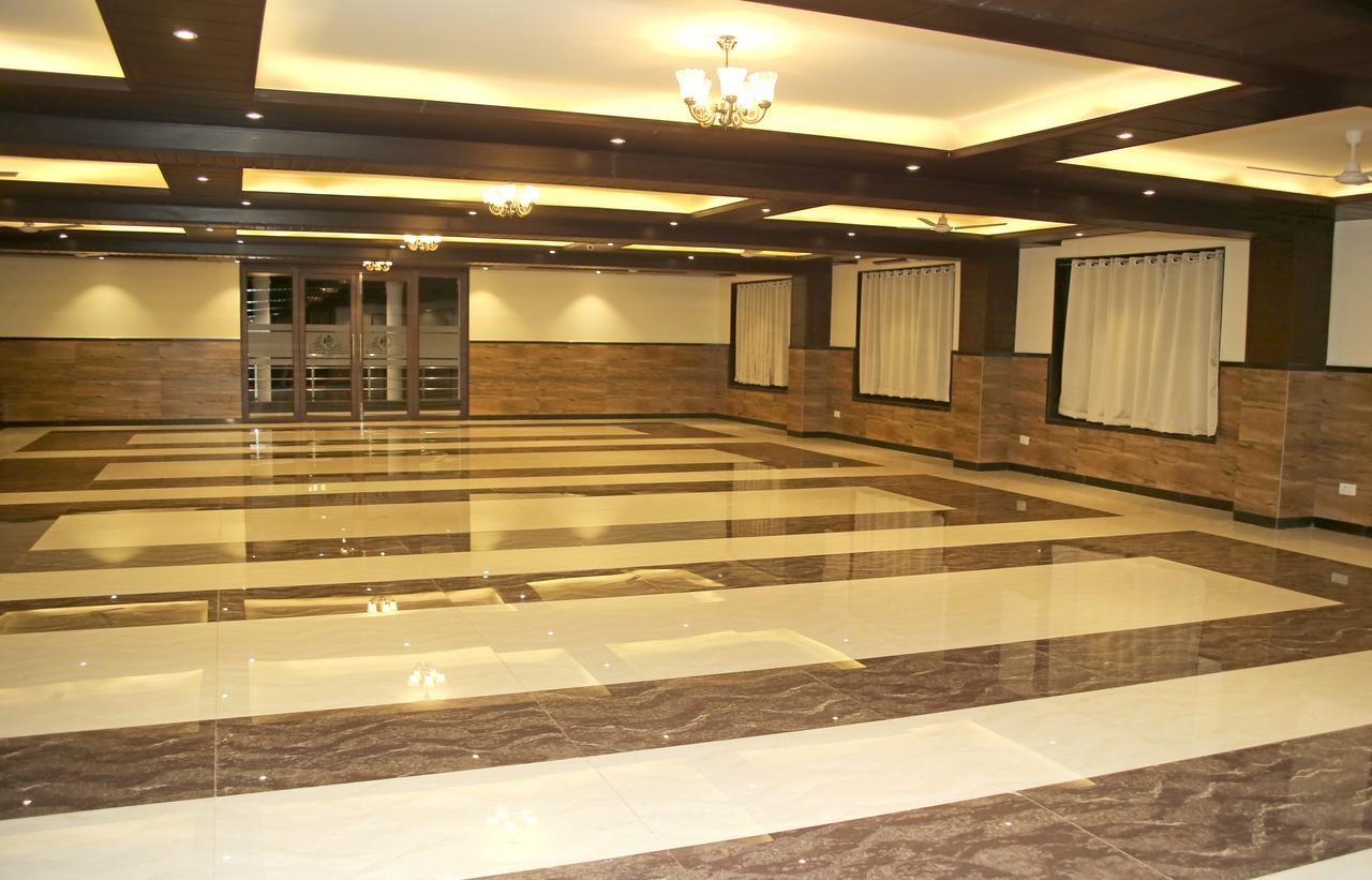 Hotel Lavanya Palace Ratlām Zewnętrze zdjęcie
