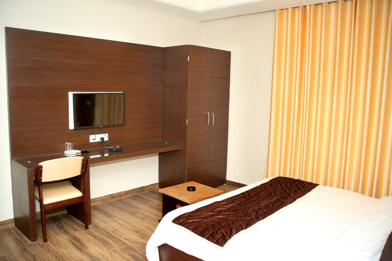 Hotel Lavanya Palace Ratlām Zewnętrze zdjęcie
